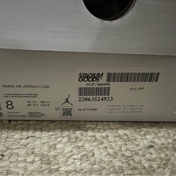 Women’s Air Jordan 1 Low - Size 8. Like new, with original box. - Picture 4 of 6